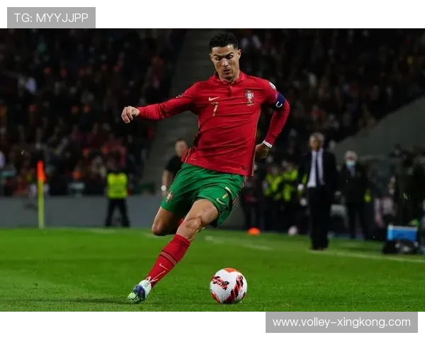 足球巨星意外闯入业余联赛掀起热潮 球迷惊呼不敢置信